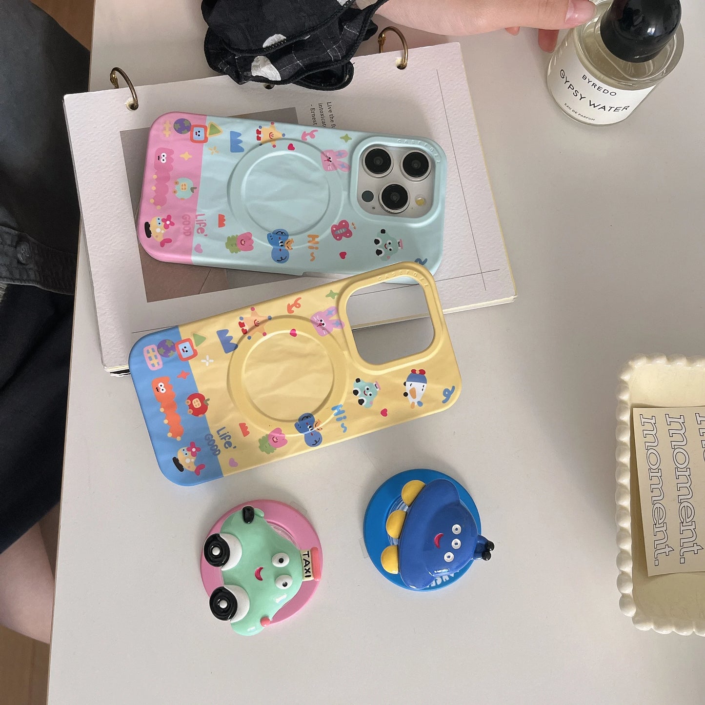 Magnetic Crease Toy Flying Saucer Car Phone Case